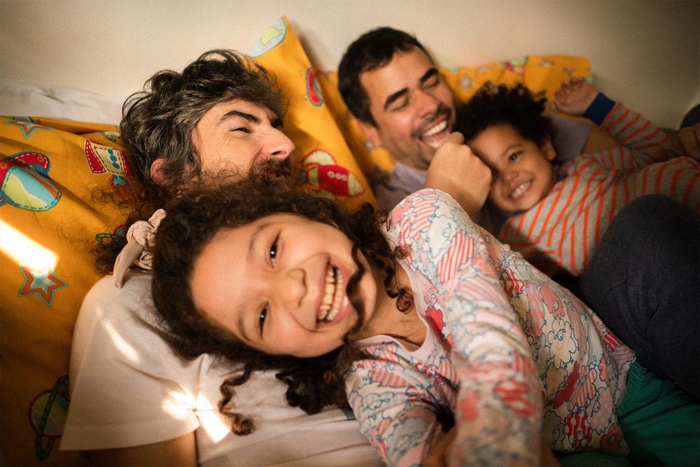 “Tenho um pai e um papai”: histórias de famílias com pais gays