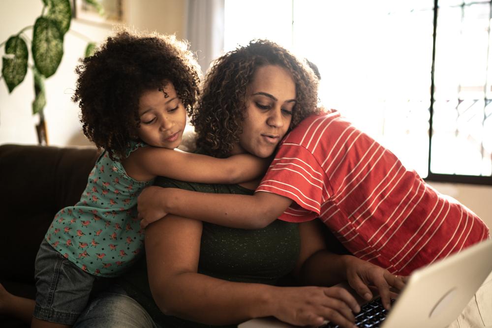 Mães e pais de criança com TDAH precisam de acolhimento