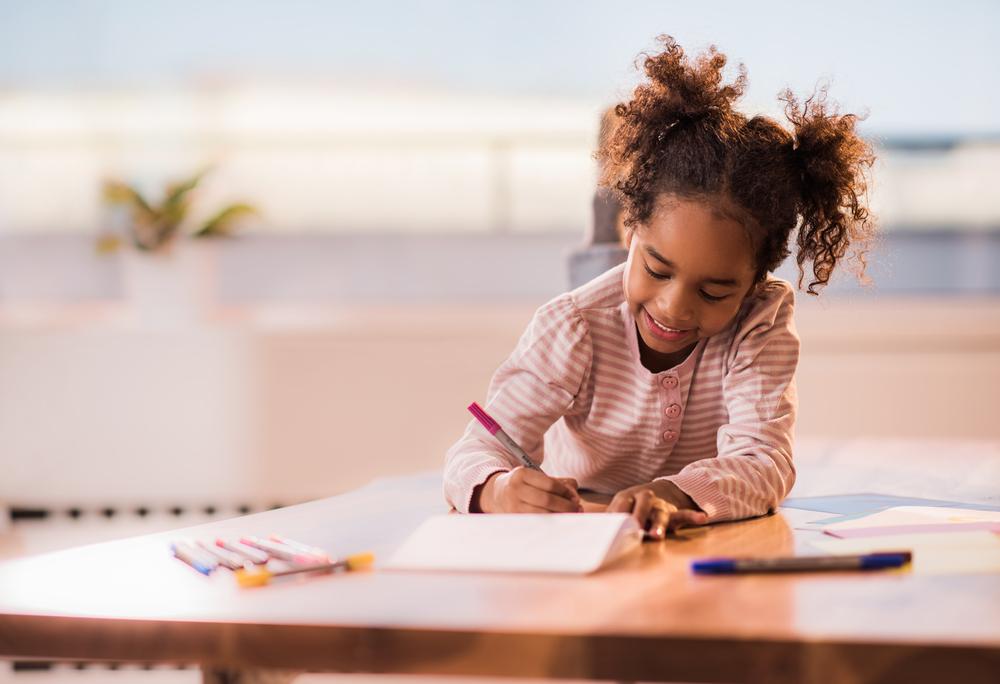 Escrita infantil: meu filho escreve errado, devo corrigir?